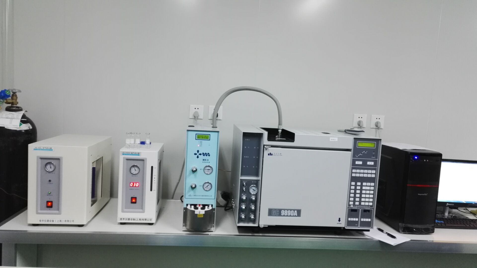 ɫ׷ҽеeoech